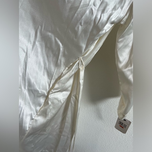 Brand New Vera Wang Bridal Vanilla Robe size Small - Picture 3 of 5